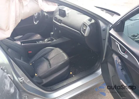 2018 Mazda Mazda3 Touring z USA, uszkodzony, nr VIN 3MZBN1V3XJM257455